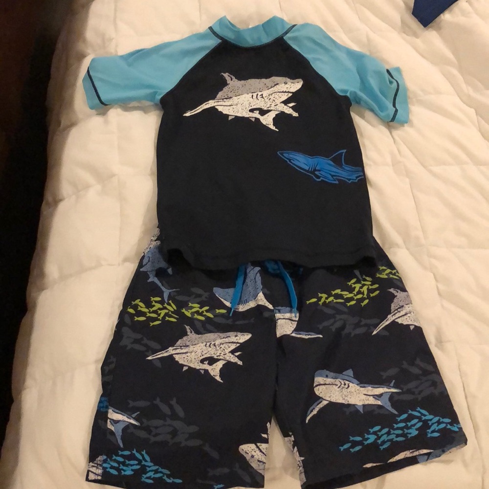 Gymboree boys sz 6 swim trunks, shirt